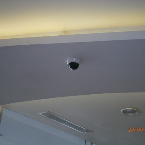 Camera CCTV dalam Gedung